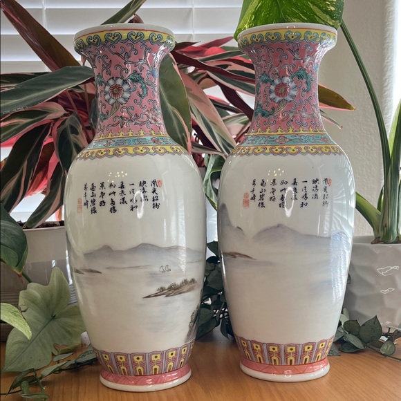 Chinese Porcelain Vintage Hand Painted Vases Set of 2 Excellent Condition - Picture 4 of 14